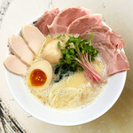 麺や 鳥の鶏次 KYOTO - ホワイトスペシャル(背脂)【塩または醤油】1800円