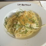 ラ・ベットラ・ダ・オチアイ - ずわい蟹と九条ネギのカラスミパスタ