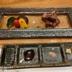 鮨・鉄板焼 はる真 - 信州牛、野菜の鉄板焼。炭塩、味噌ソース、マグマ塩、安曇野わさび。