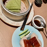 中国料理 「王朝」 - 名物北京ダック 法草のクレープと共に