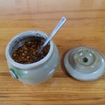 白河手打らーめん　うさぎ - 自家製味変用のにんにくラー油！