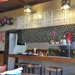 こたん - カウンター席、厨房方面