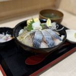 海鮮食堂 さばや - しめ鯖丼。しめ鯖は3種類の調理法での提供。その調理法が何なのかは知らない。なんとなく色とか違うし、見た目で判断してます