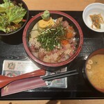 どん薩摩 - 茶ぶり入り海鮮散らし丼