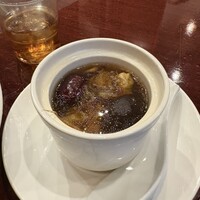 個室中華 頤和園 溜池山王店 - フカヒレ入りスープ。具がたっぷり。