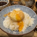 天ぷらめし 金子半之助  - 卵を乗せて醤油をかけて食べました