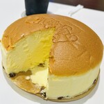 りくろーおじさんの店 - 焼きたてチーズケーキ 1,065円