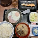 吉野家 - ・ハムエッグ納豆定食@468…大盛り
…しじみ汁に変更@132+鮭@250