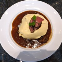 神戸牛洋食アモナ - 神戸牛スフレオムライス　ローストビーフのせ