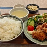 クジラ食堂 - 鶏唐揚げ定食