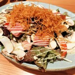 魚豪商コダマ - 燻製鴨とマッシュルームの山菜サラダ