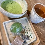 にざまつ - 草もちセット(草もちとほとくれ餅と飲み物のセット)お抹茶@580