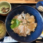 お魚とお酒 うはる - 海鮮丼
