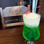 NAKANO ブリック - 料理③ 大人の「クリームソーダハイ メロン 730円」はメロンソーダを『鏡月』で割っていただきます。