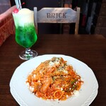 NAKANO ブリック - 料理① 本日は「★名物★ナポリタン 850円」×「クリームソーダハイ メロン 730円」でいただきました～。