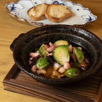 蛸と芽キャベツのあひーじょ