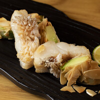 甘鯛の松笠とアボカドアーモンド揚げ