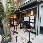 Curry Spice Gelateria KALPASI - 外観（青い矢印を進みます。）