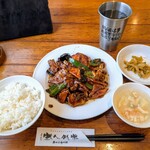 東北人家 - 豚ヒレ肉とバラ肉の東北炒め ¥770