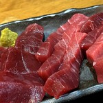 天然魚と七輪焼き 隠れ居酒屋 雑魚や - 青森大間産天然本マグロと中トロと明石産紅葉鯛造り盛り