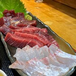 天然魚と七輪焼き 隠れ居酒屋 雑魚や - 青森大間産天然本マグロと中トロと明石産紅葉鯛造り盛り