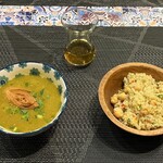 アラブ料理専門店 七つの丘 SEVEN HILLS - （上）ザータルリキュール、（左）レンズ豆のスープ、（右）キヌアのサラダ