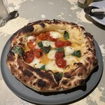 400℃ PIZZA - ①DOC（希少な水牛モッツァレラチーズ、セミドライトマト）2,900円