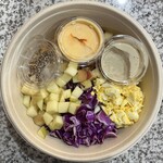 クリスプサラダワークス 梅田エスト店 - 混ぜる前！