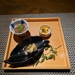 329595246 - 先付け(オリーブはまち、黒毛和牛しぐれ、柿とキャビア)