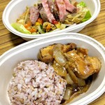 ＲＦ１ - ローストビーフと揚げごぼうのサラダ 旨みソース
ローストチキン