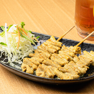 カレーもつ串やカレー串カツなど、様々な一品料理を満喫♪