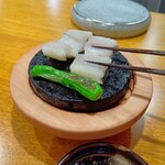 炉ノ鳥 - 溶岩プレートに２〜３回押し付けて