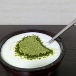 茶の西田園 - ヨーグルトにかける抹茶