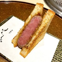 西麻布けんしろう - ⑦ 【ザク旨の真骨頂～食べたら堕ちる頬と心～】
                      ・厳選和牛ヒレのブリオッシュサンド