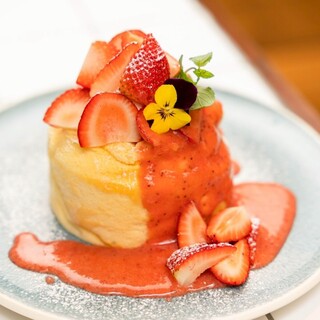 こだわりの『スチームスフレパンケーキ』