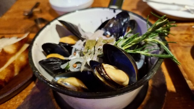 FISH HOUSE OYSTER BAR Ebisu Honten photo 2