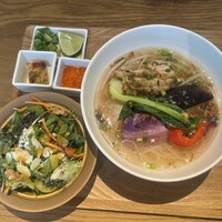 やさいの王様 用賀店 - 友人がオーダーしたフォーのセット。