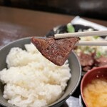 大いなる樹 - しっかりと塩コショウがかかっているのと、歯ごたえよくって、ご飯がすすむ。