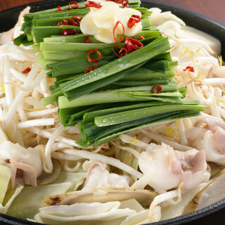 刺身盛り合わせと国産牛もつ鍋のコース！飲み放題付き5000円