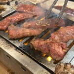 深川ホルモン蔵 人形町店 - 分厚い！！