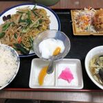 横浜飯店 - 料理写真:上海風焼きそば定食(880円)