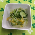 手打ち らーめん 響 - サービスの柚子風味の浅漬け！！おかわりをしてしまいました！！