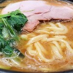 ラーメン 杉田家 - ラーメン並(近景)