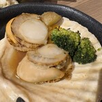 札幌海鮮丼専門店 すしどんぶり - 焼き帆立