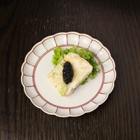 カリフラワーのテリーヌ　キャビア添え