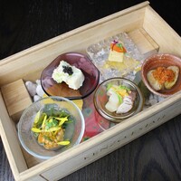 ワイナリー木箱に詰めた前菜盛り合わせ 5種