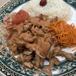 アロヒディン 日本橋店 - ★ケバブライスプレート（チキン）　1000円　ビーフやミックスもあり、やっぱりケバブが王道かな？ライスでなくサンドもありました。マルコフチャがついてるって、それは何？って思ったら、にんじんしりしり？