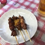 ささのや - タレの串焼きは入口にあり自分で取ります
