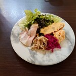 コンチェルト - 料理写真:このお店で、一番のオススメを食べれば
間違いないと思い

●オータムランチ　3,400円
（フリードリンク付き）

を注文してみた

しかしそれが間違いの始まりだった？（笑）

▷前菜5種