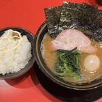 とらきち家 - 味玉ラーメン ライス